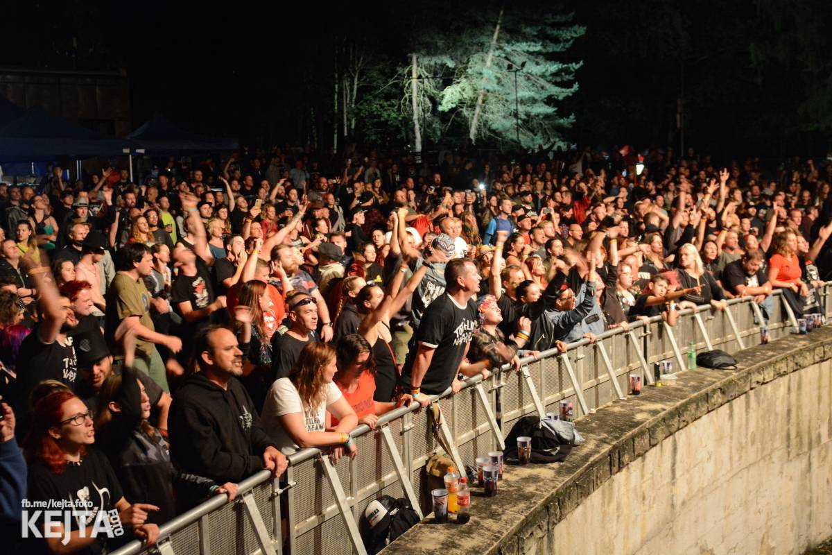 Běsnění na Valníku. Druhý den vystoupily kapely zakázanÝ ovoce, Totální nasazení nebo Znouzectnost