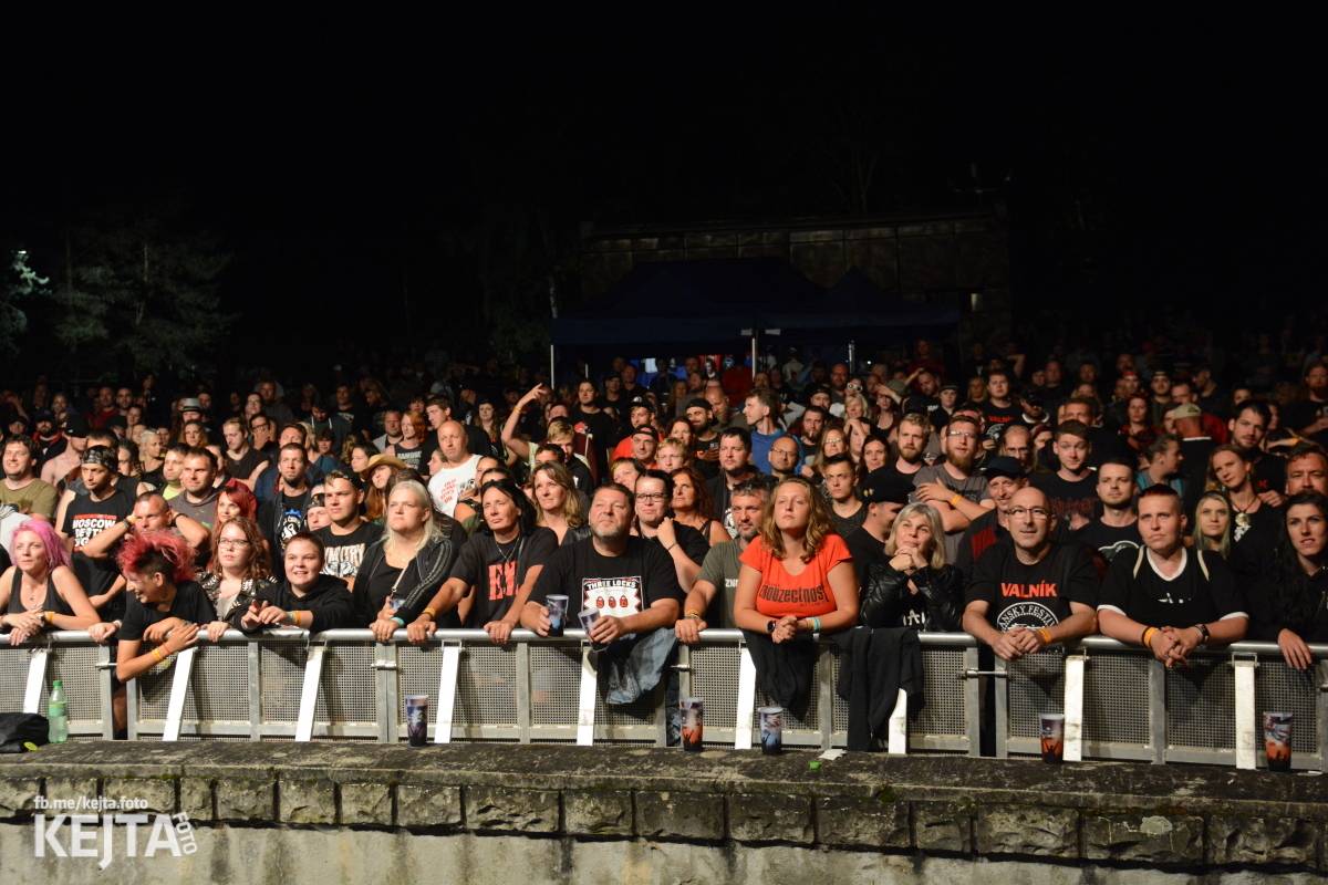 Běsnění na Valníku. Druhý den vystoupily kapely zakázanÝ ovoce, Totální nasazení nebo Znouzectnost