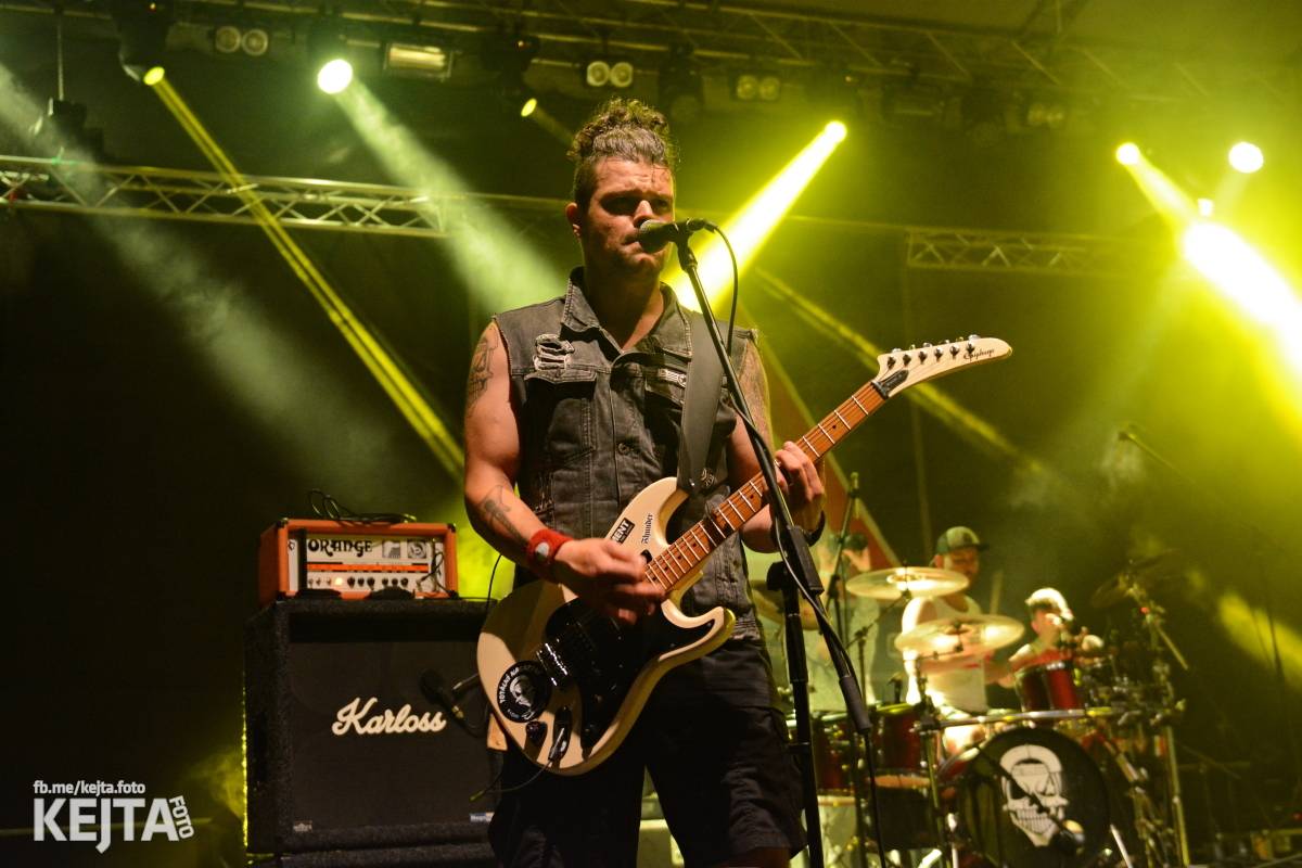 Běsnění na Valníku. Druhý den vystoupily kapely zakázanÝ ovoce, Totální nasazení nebo Znouzectnost