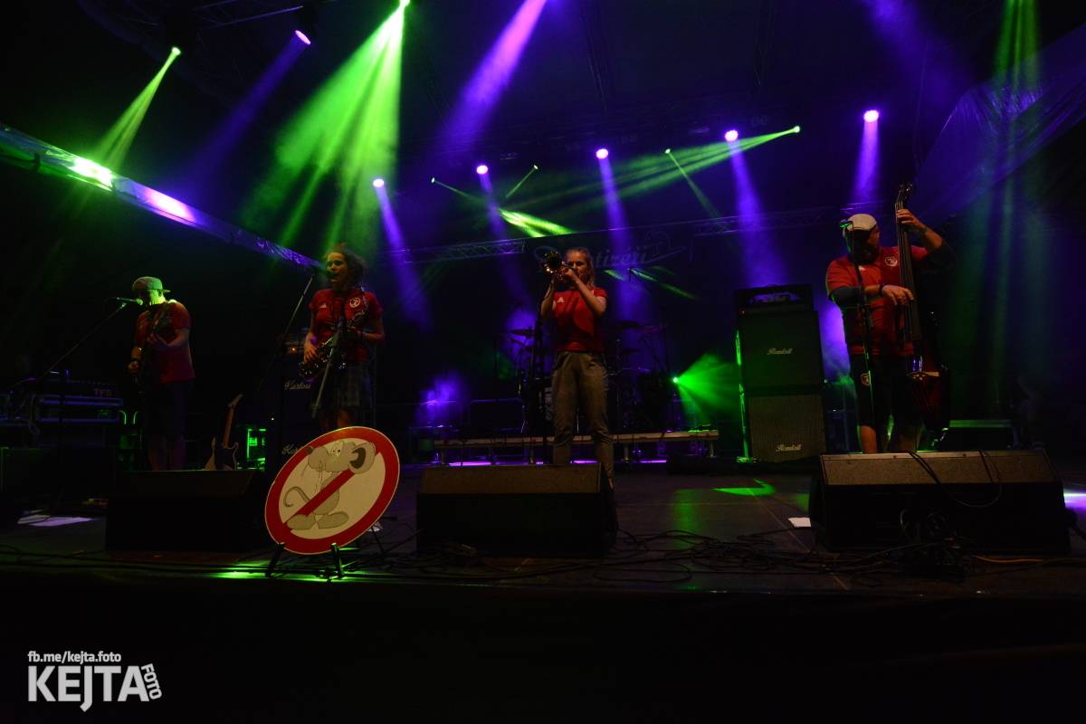 Běsnění na Valníku. Druhý den vystoupily kapely zakázanÝ ovoce, Totální nasazení nebo Znouzectnost