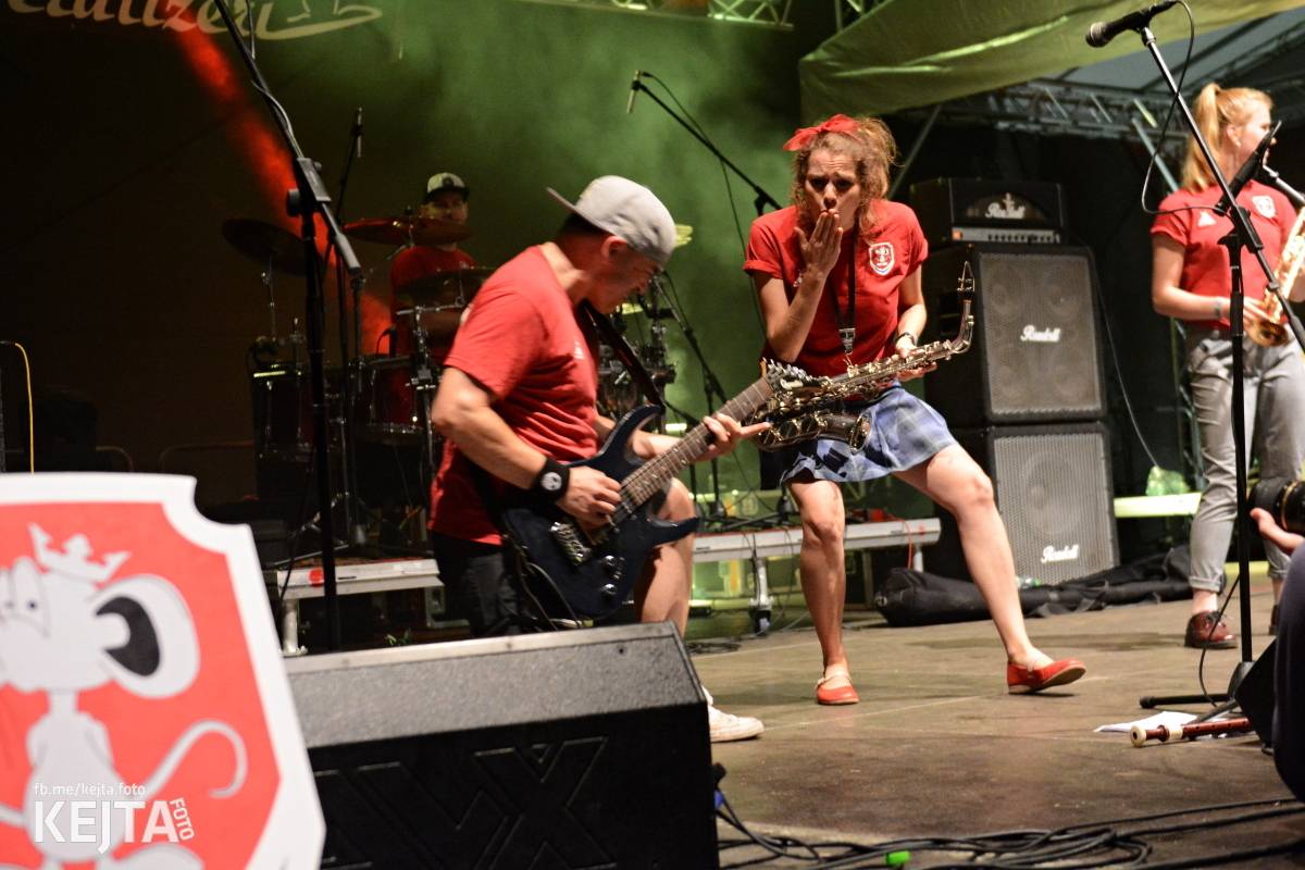 Běsnění na Valníku. Druhý den vystoupily kapely zakázanÝ ovoce, Totální nasazení nebo Znouzectnost