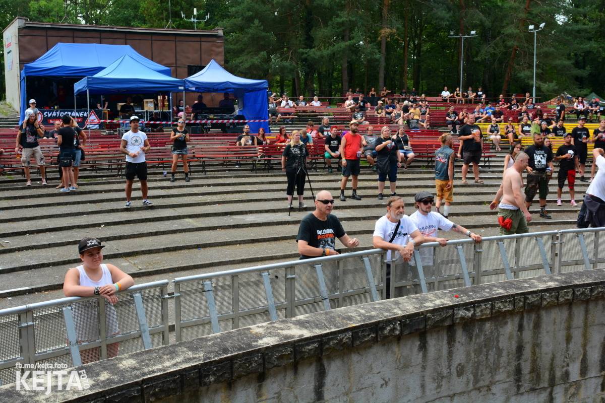 Běsnění na Valníku. Druhý den vystoupily kapely zakázanÝ ovoce, Totální nasazení nebo Znouzectnost