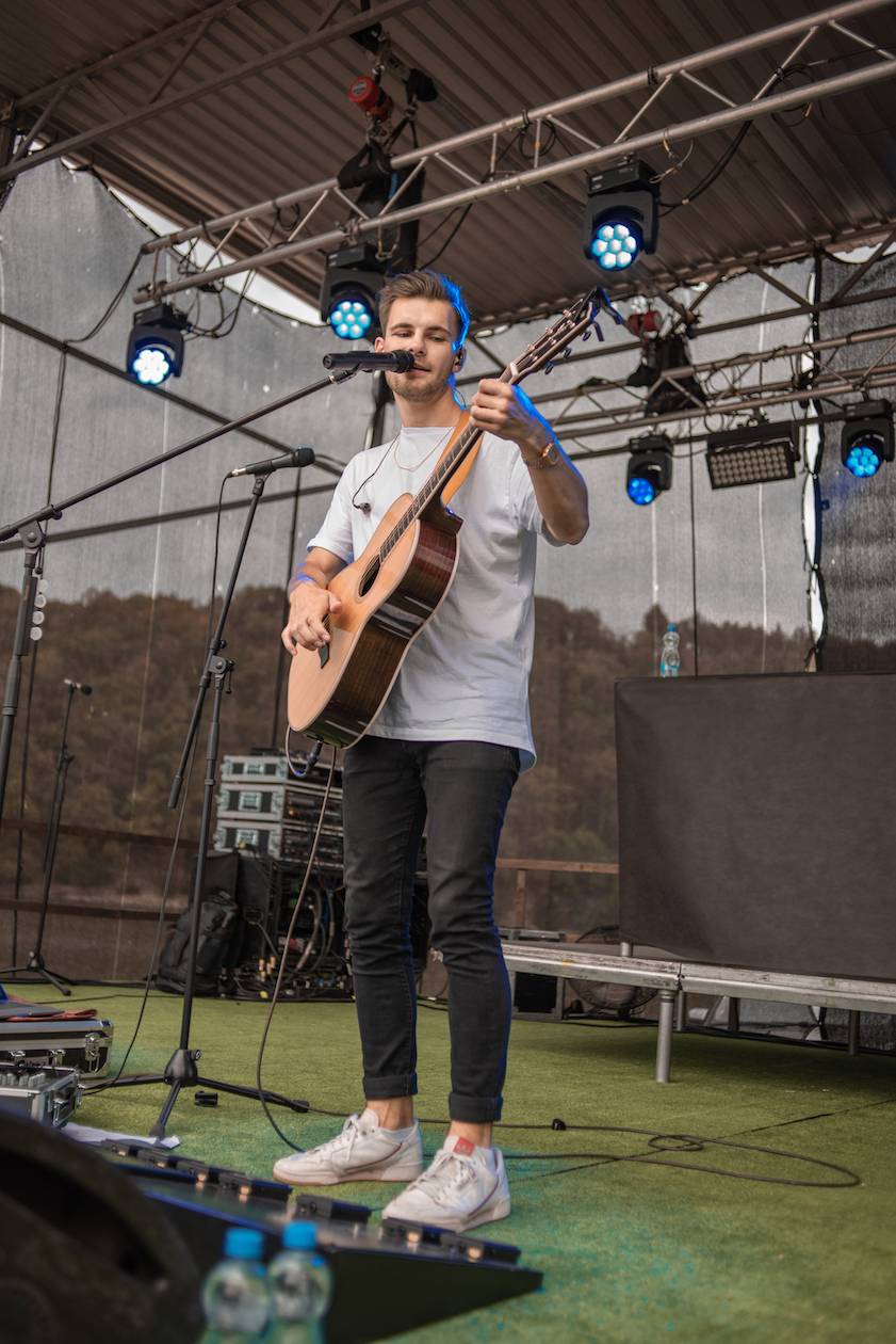 ATMO Music v Hostivaři. Přehrady Fest skončil kvůli dešti a větru dříve, na Calltu nedošlo