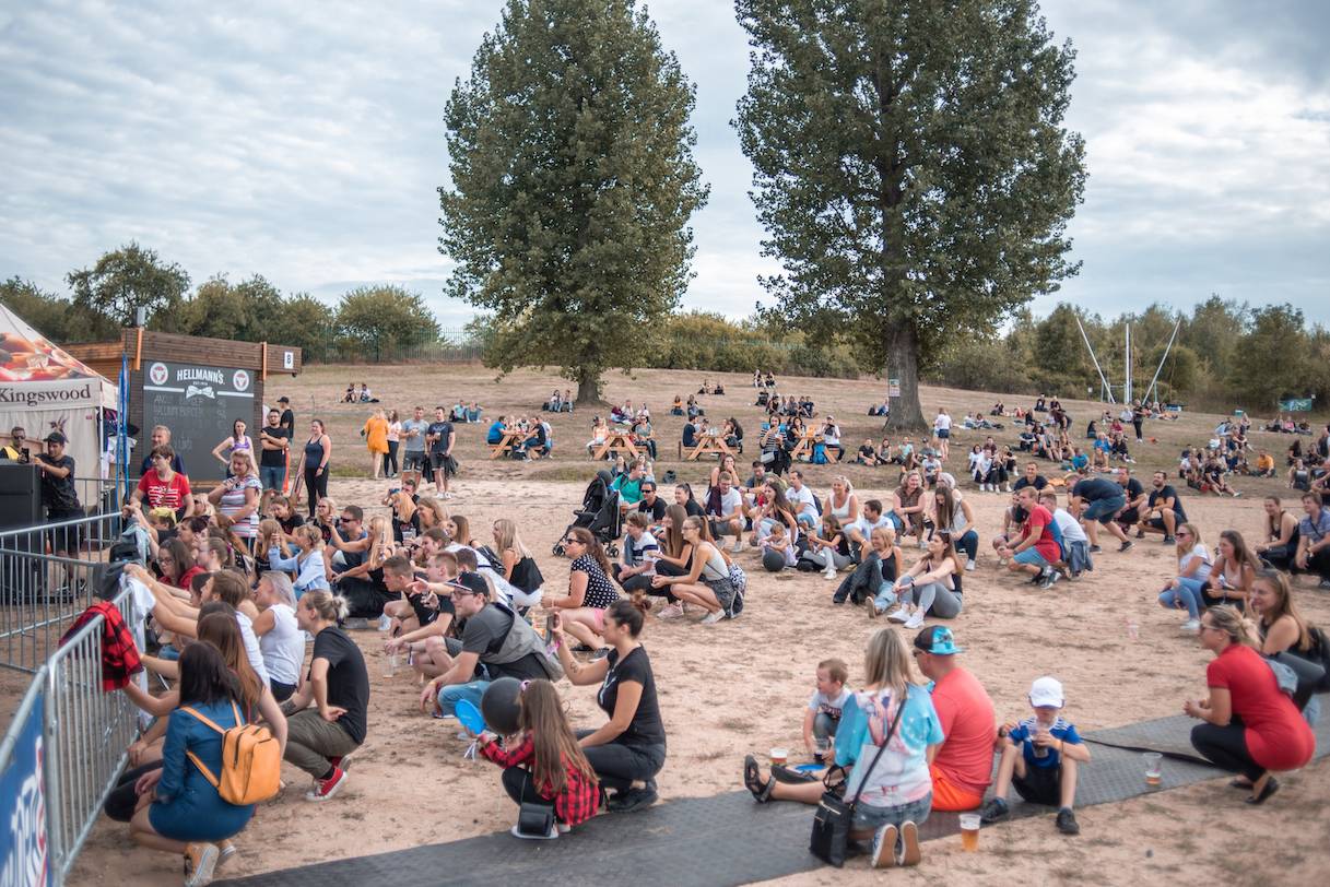 ATMO Music v Hostivaři. Přehrady Fest skončil kvůli dešti a větru dříve, na Calltu nedošlo