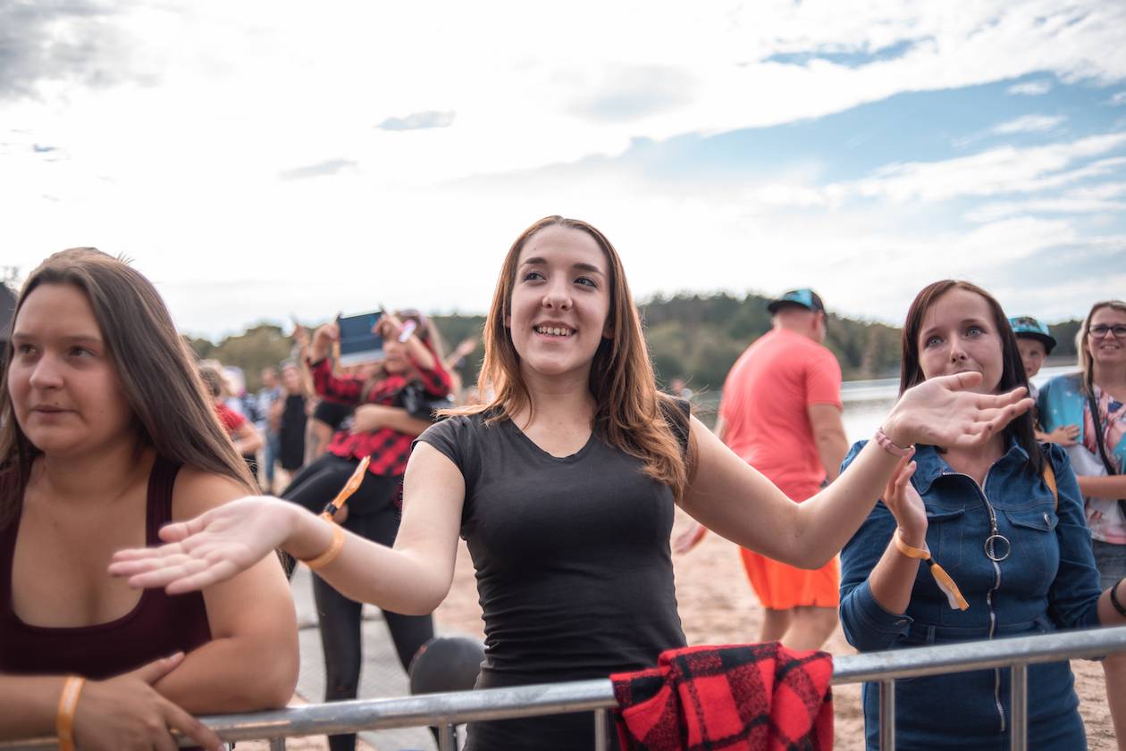 ATMO Music v Hostivaři. Přehrady Fest skončil kvůli dešti a větru dříve, na Calltu nedošlo