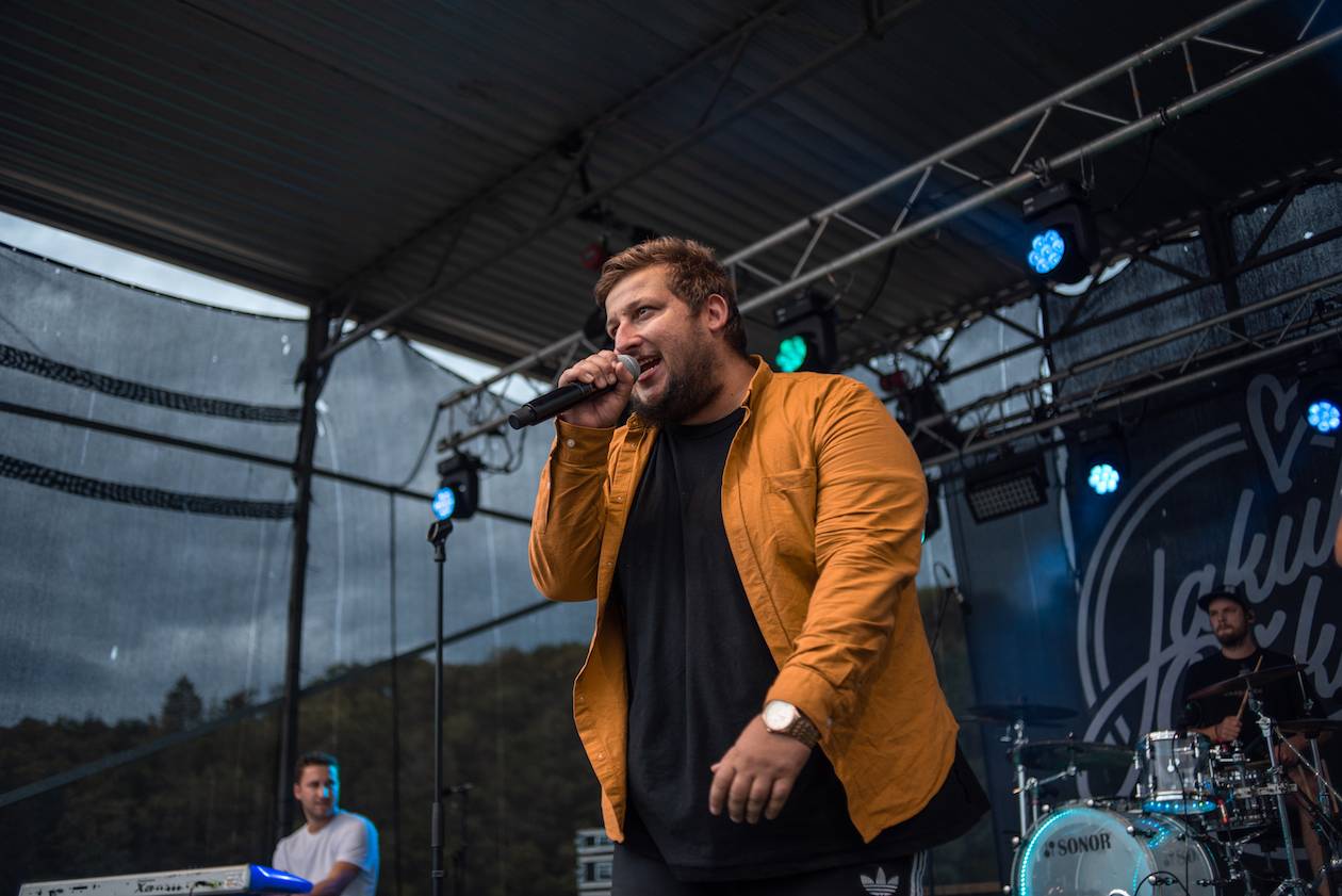 ATMO Music v Hostivaři. Přehrady Fest skončil kvůli dešti a větru dříve, na Calltu nedošlo