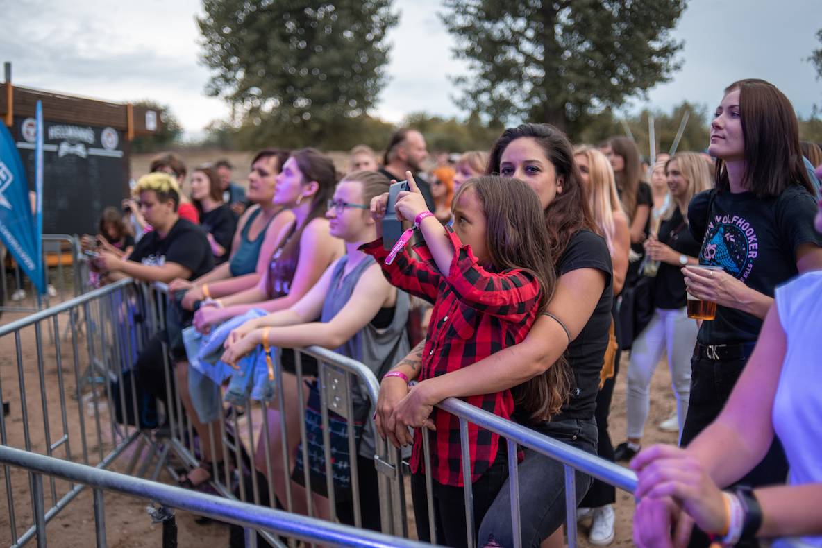 ATMO Music v Hostivaři. Přehrady Fest skončil kvůli dešti a větru dříve, na Calltu nedošlo