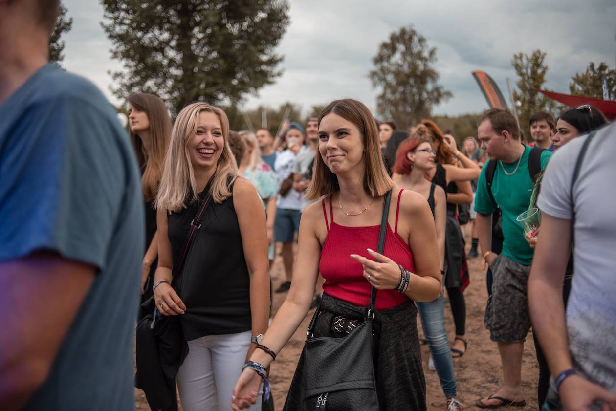 ATMO Music v Hostivaři. Přehrady Fest skončil kvůli dešti a větru dříve, na Calltu nedošlo