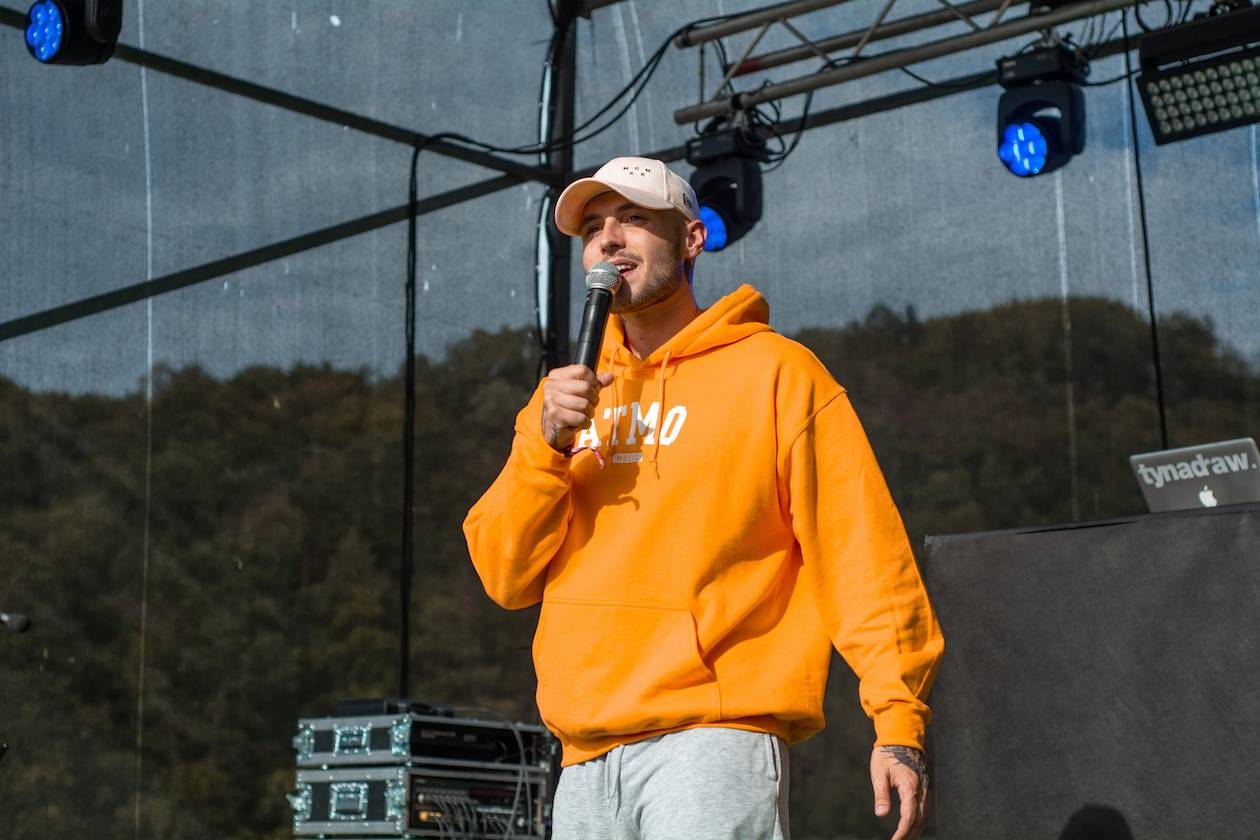 ATMO Music v Hostivaři. Přehrady Fest skončil kvůli dešti a větru dříve, na Calltu nedošlo