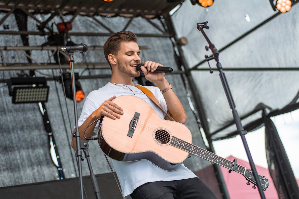 ATMO Music v Hostivaři. Přehrady Fest skončil kvůli dešti a větru dříve, na Calltu nedošlo