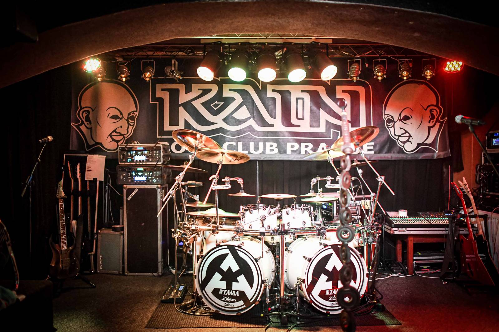 Kain je mrtev. Poslední koncert žižkovského 