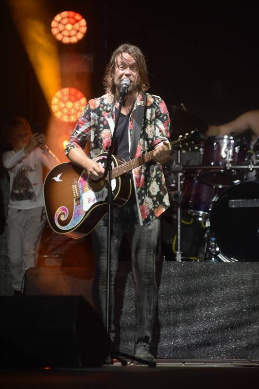 Kryštof zahrál Obchodníka s deštěm a spustil liják. Jak vypadal koncert na Výravě?