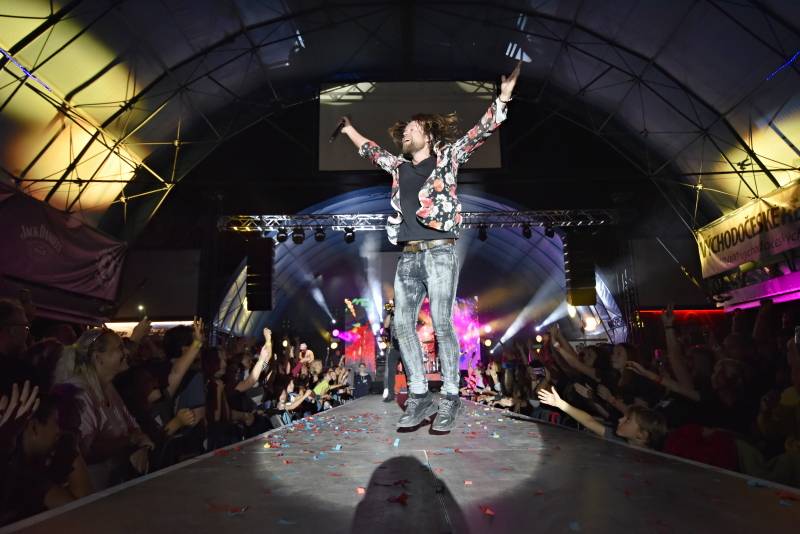 Kryštof zahrál Obchodníka s deštěm a spustil liják. Jak vypadal koncert na Výravě?