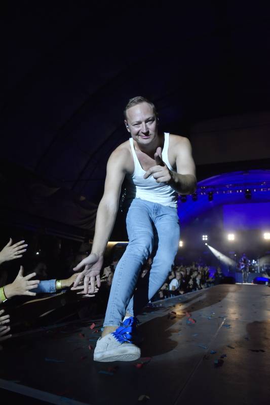 Kryštof zahrál Obchodníka s deštěm a spustil liják. Jak vypadal koncert na Výravě?