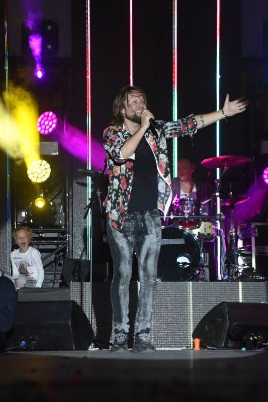 Kryštof zahrál Obchodníka s deštěm a spustil liják. Jak vypadal koncert na Výravě?