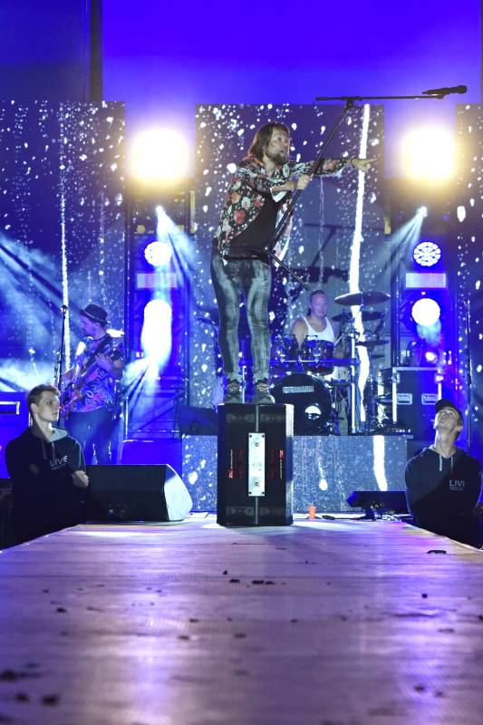 Kryštof zahrál Obchodníka s deštěm a spustil liják. Jak vypadal koncert na Výravě?