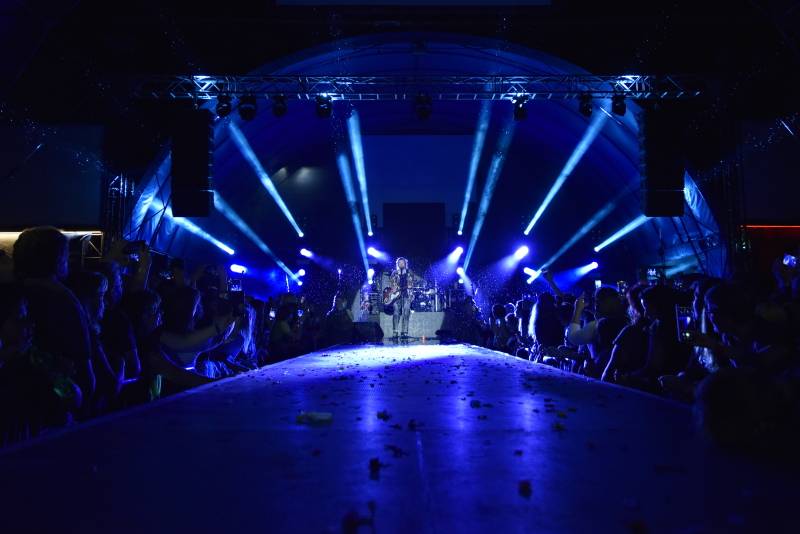 Kryštof zahrál Obchodníka s deštěm a spustil liják. Jak vypadal koncert na Výravě?