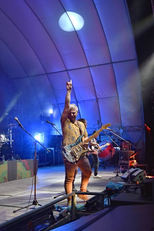 Kryštof zahrál Obchodníka s deštěm a spustil liják. Jak vypadal koncert na Výravě?