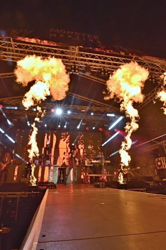 Dymytry a Traktor přivezli Monster Meeting do Výravy. Akci přerušila monstrózní bouře