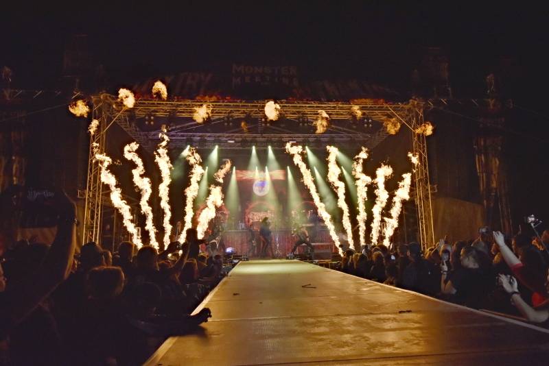 Dymytry a Traktor přivezli Monster Meeting do Výravy. Akci přerušila monstrózní bouře