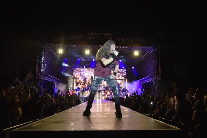 Dymytry a Traktor přivezli Monster Meeting do Výravy. Akci přerušila monstrózní bouře