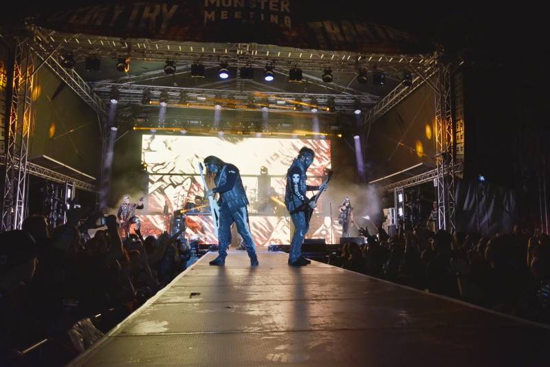 Dymytry a Traktor přivezli Monster Meeting do Výravy. Akci přerušila monstrózní bouře