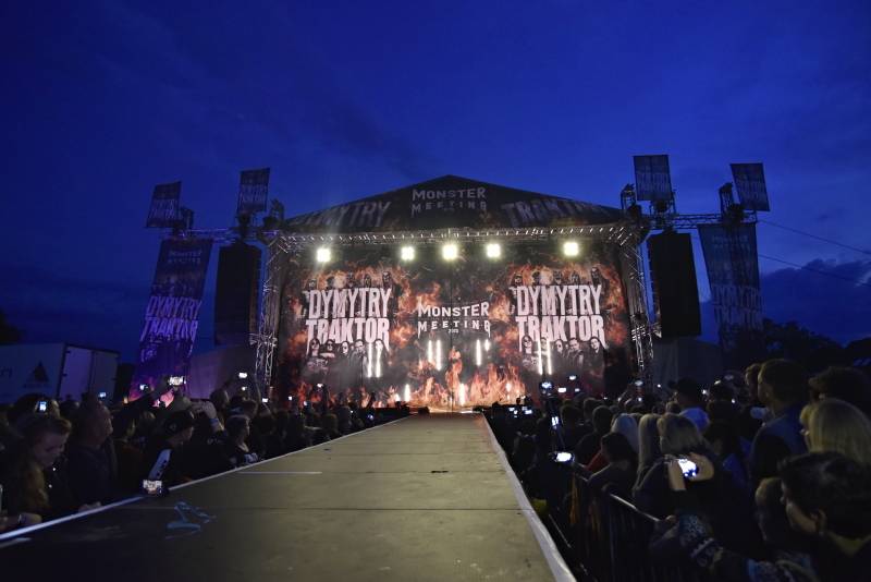 Dymytry a Traktor přivezli Monster Meeting do Výravy. Akci přerušila monstrózní bouře