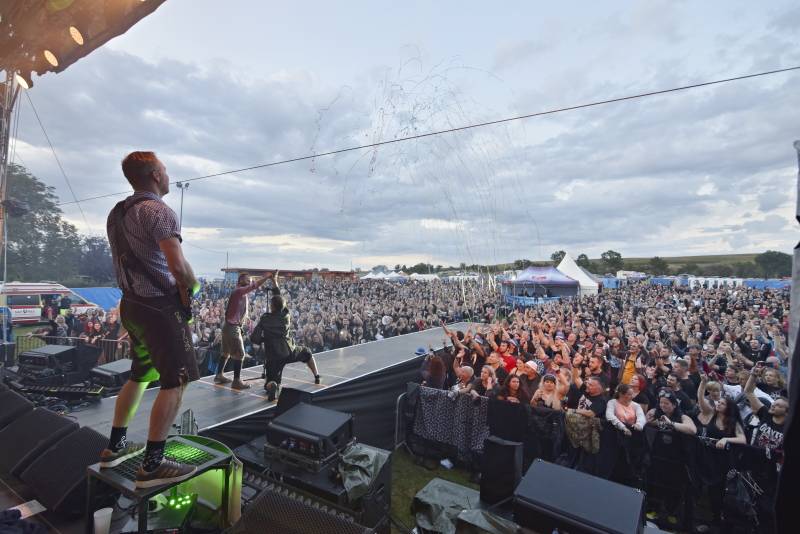 Dymytry a Traktor přivezli Monster Meeting do Výravy. Akci přerušila monstrózní bouře