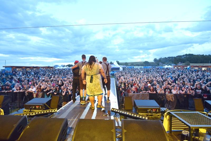 Dymytry a Traktor přivezli Monster Meeting do Výravy. Akci přerušila monstrózní bouře