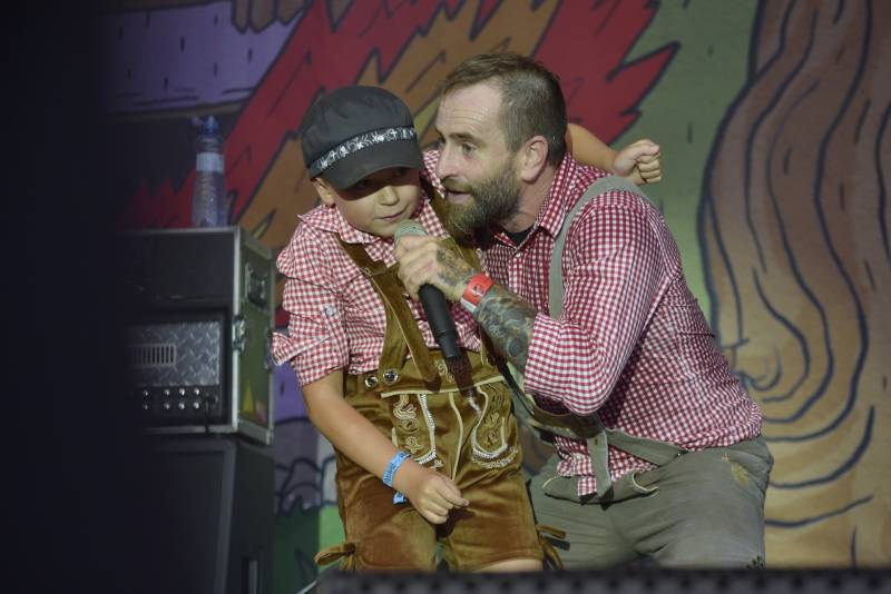 Dymytry a Traktor přivezli Monster Meeting do Výravy. Akci přerušila monstrózní bouře