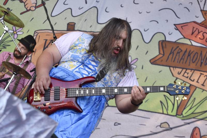 Dymytry a Traktor přivezli Monster Meeting do Výravy. Akci přerušila monstrózní bouře