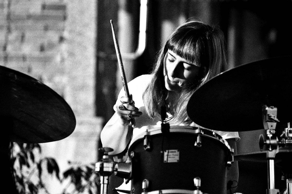 Západ slunce a Avishai Cohen na střeše Lucerny. Tak začal festival Struny podzimu