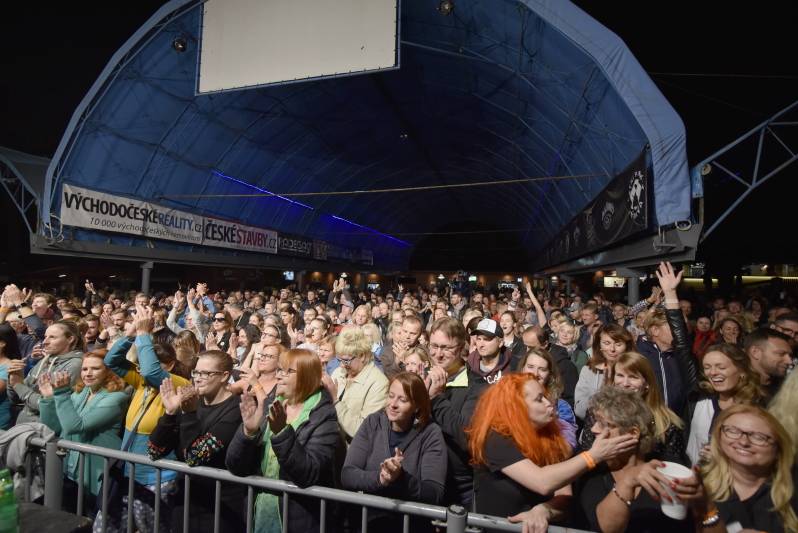 Monkey Business, J.A.R., Bára Poláková a MYDY roztančili Letní parket Výrava