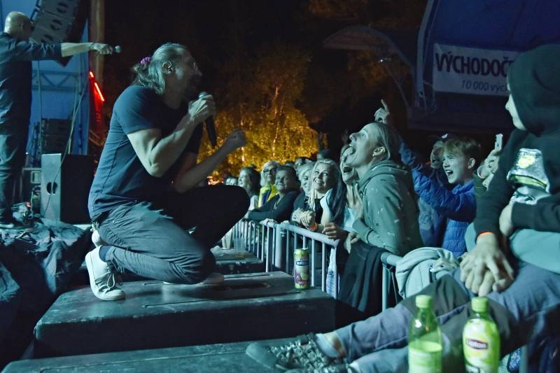 Monkey Business, J.A.R., Bára Poláková a MYDY roztančili Letní parket Výrava