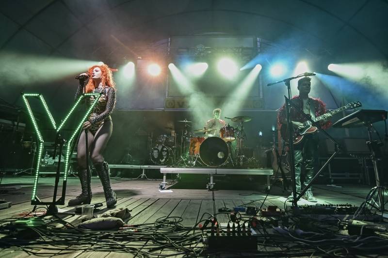 Monkey Business, J.A.R., Bára Poláková a MYDY roztančili Letní parket Výrava