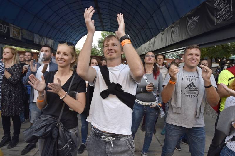 Monkey Business, J.A.R., Bára Poláková a MYDY roztančili Letní parket Výrava