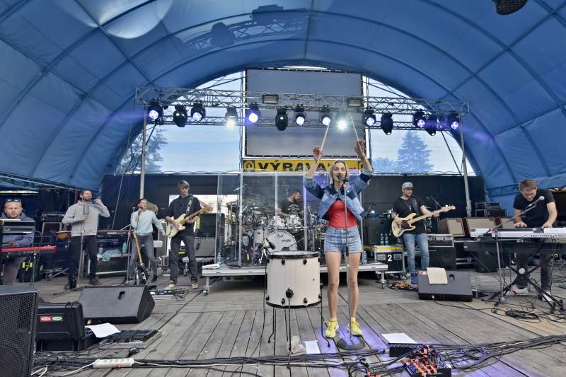 Monkey Business, J.A.R., Bára Poláková a MYDY roztančili Letní parket Výrava