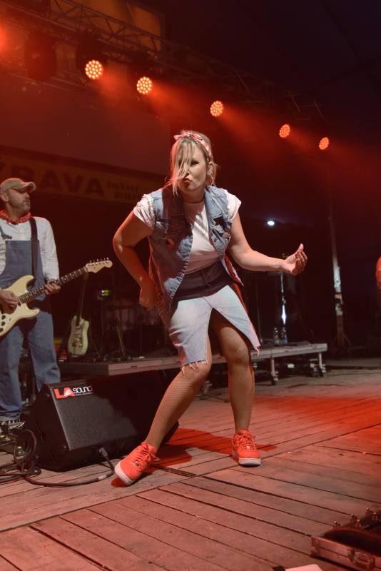 Monkey Business, J.A.R., Bára Poláková a MYDY roztančili Letní parket Výrava