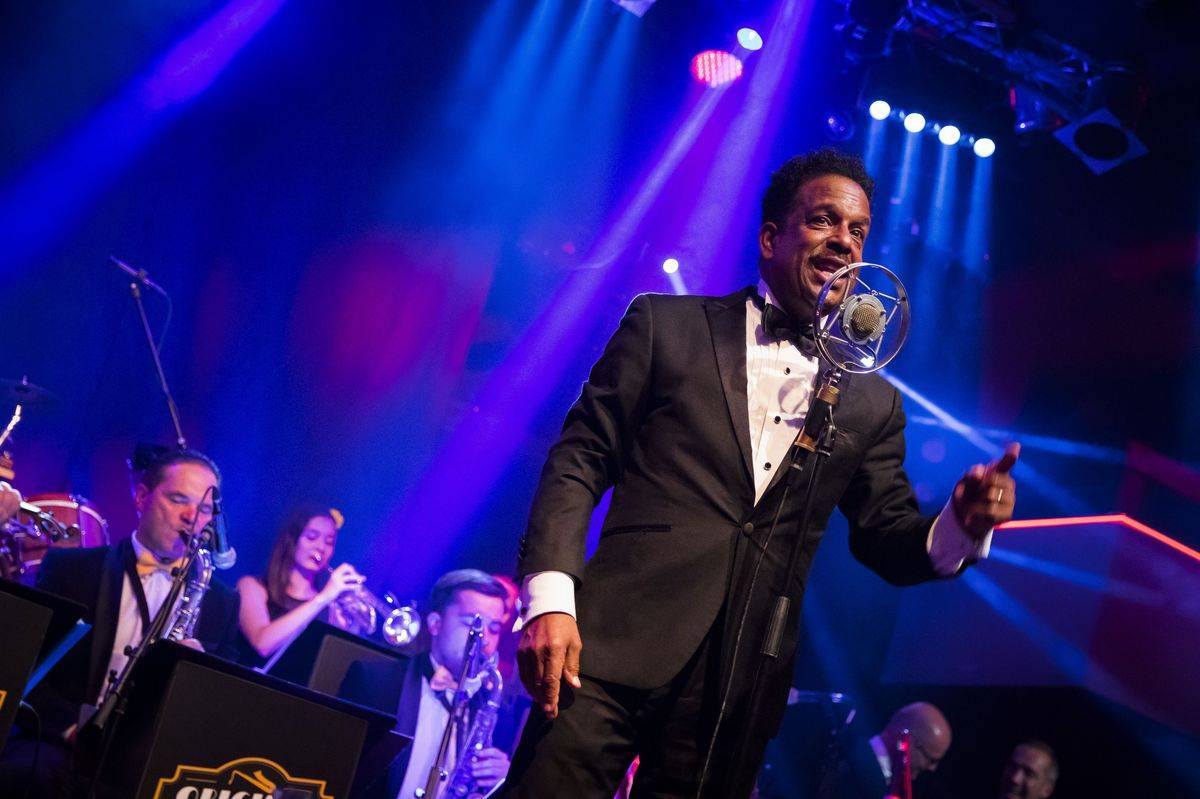 Original Vintage Orchestra rozparádil Lucerna Music Bar, židličkám navzdory