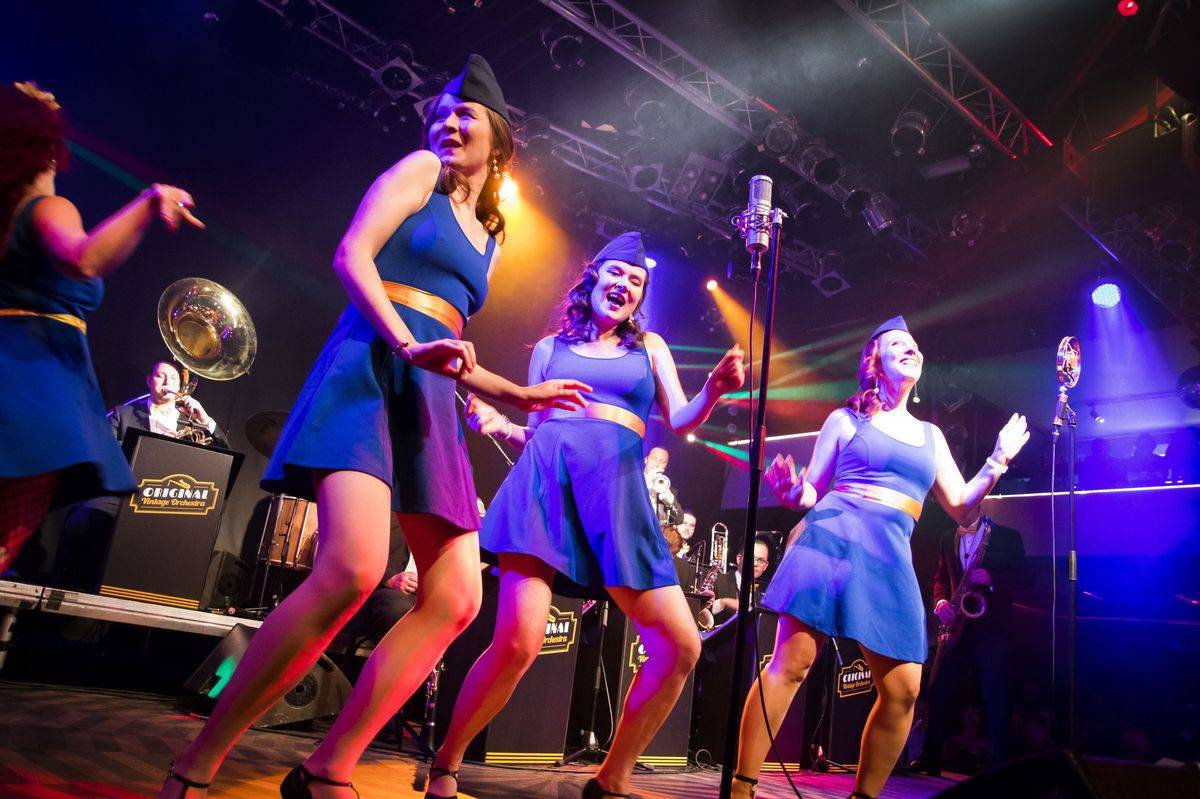 Original Vintage Orchestra rozparádil Lucerna Music Bar, židličkám navzdory