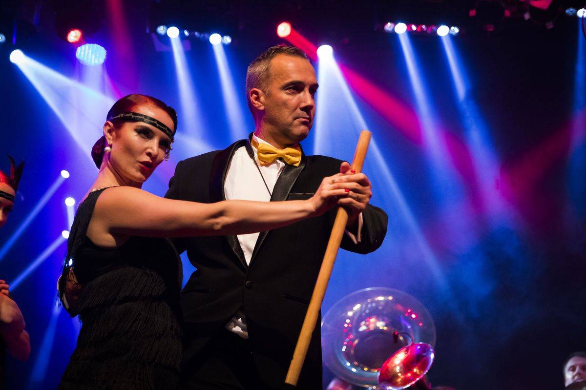 Original Vintage Orchestra rozparádil Lucerna Music Bar, židličkám navzdory