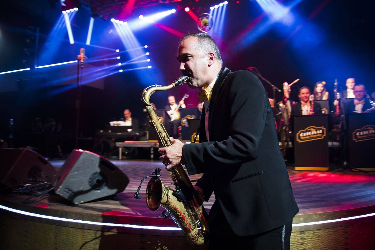 Original Vintage Orchestra rozparádil Lucerna Music Bar, židličkám navzdory