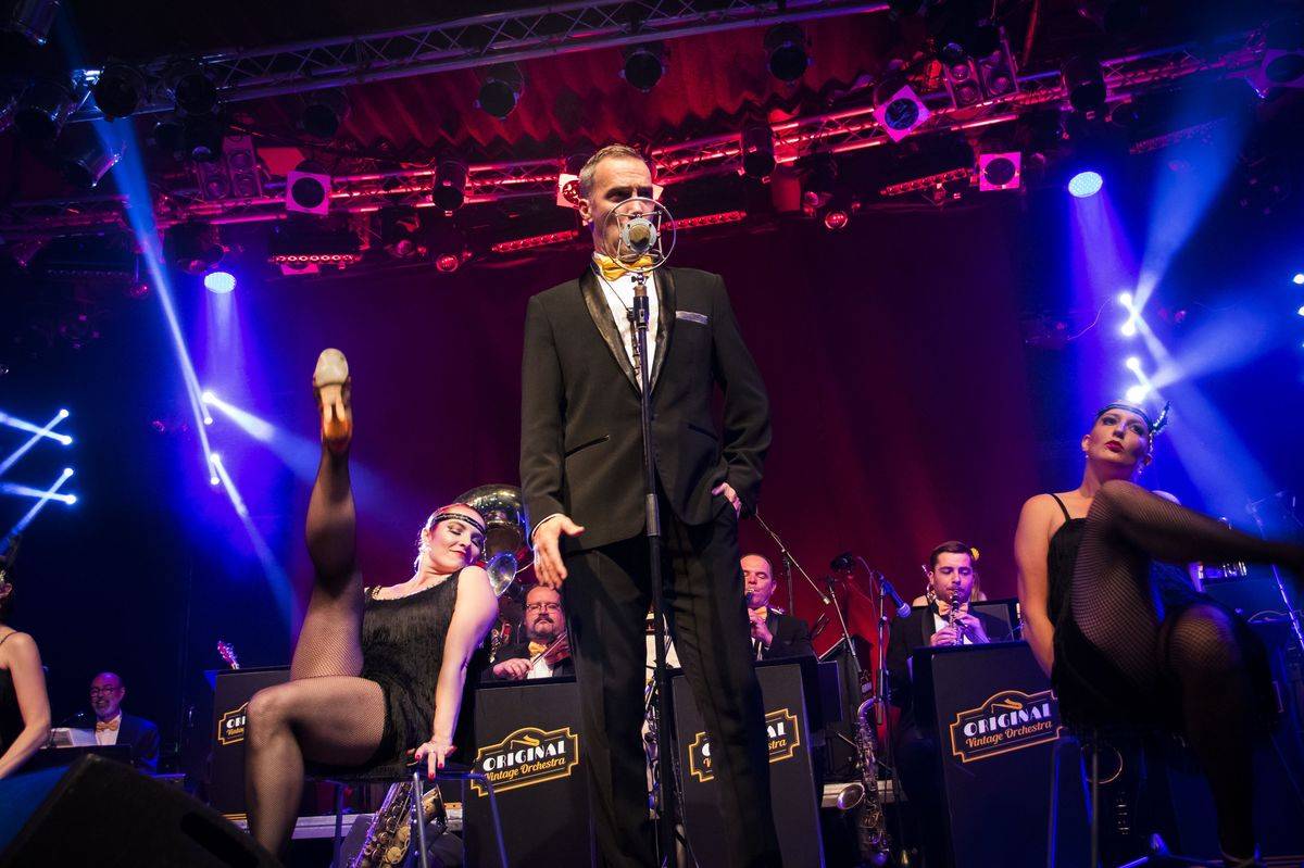 Original Vintage Orchestra rozparádil Lucerna Music Bar, židličkám navzdory