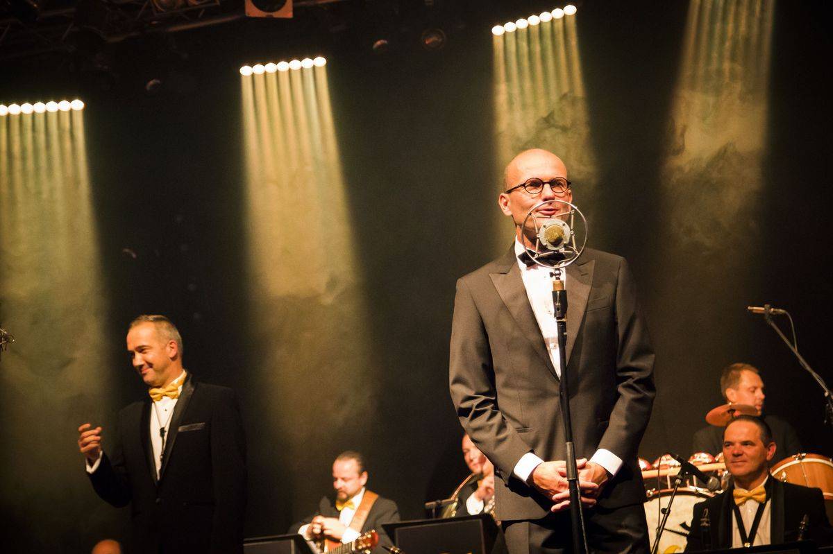 Original Vintage Orchestra rozparádil Lucerna Music Bar, židličkám navzdory