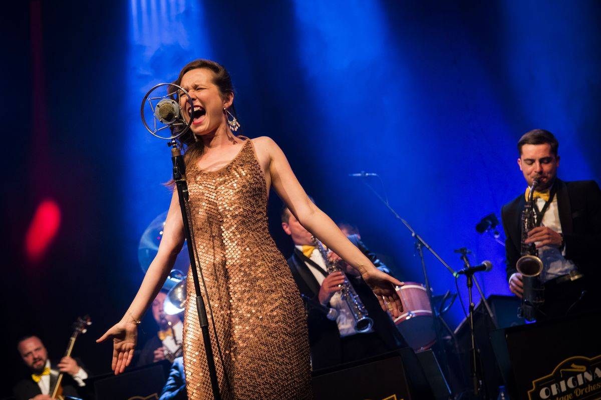 Original Vintage Orchestra rozparádil Lucerna Music Bar, židličkám navzdory