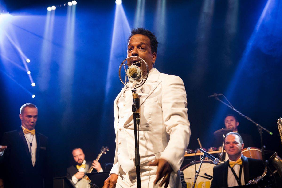 Original Vintage Orchestra rozparádil Lucerna Music Bar, židličkám navzdory