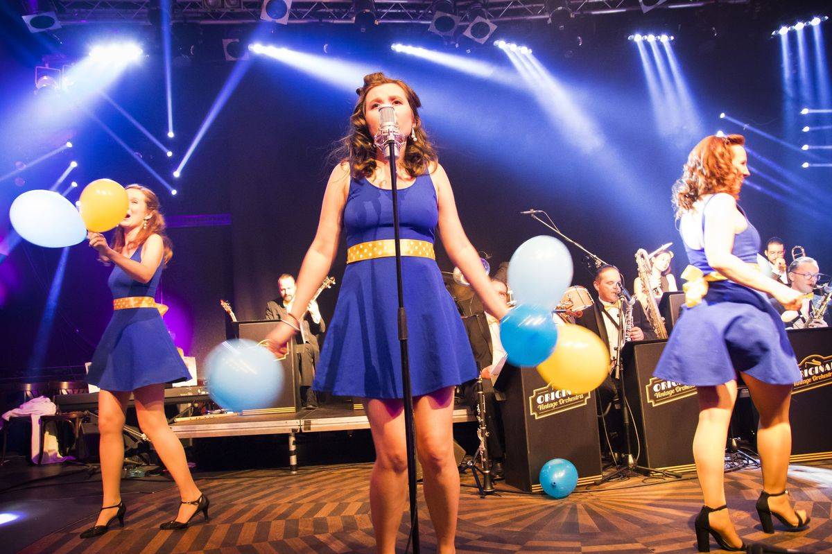 Original Vintage Orchestra rozparádil Lucerna Music Bar, židličkám navzdory