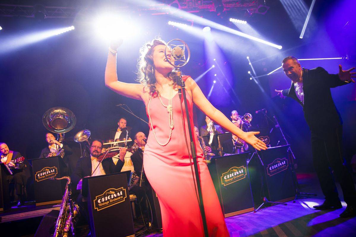 Original Vintage Orchestra rozparádil Lucerna Music Bar, židličkám navzdory