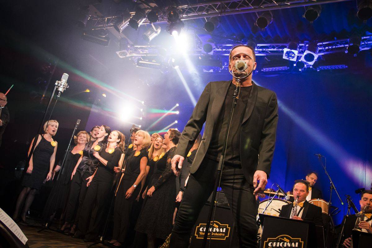 Original Vintage Orchestra rozparádil Lucerna Music Bar, židličkám navzdory