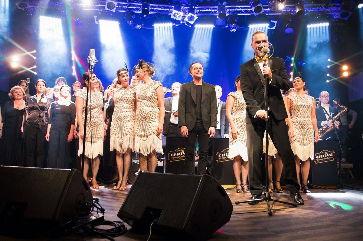 Original Vintage Orchestra rozparádil Lucerna Music Bar, židličkám navzdory